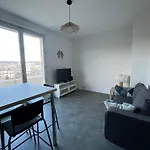 F2 neuf, centre ville, terrasse, WIFI, garage