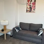 F2 neuf, centre ville, terrasse, WIFI, garage